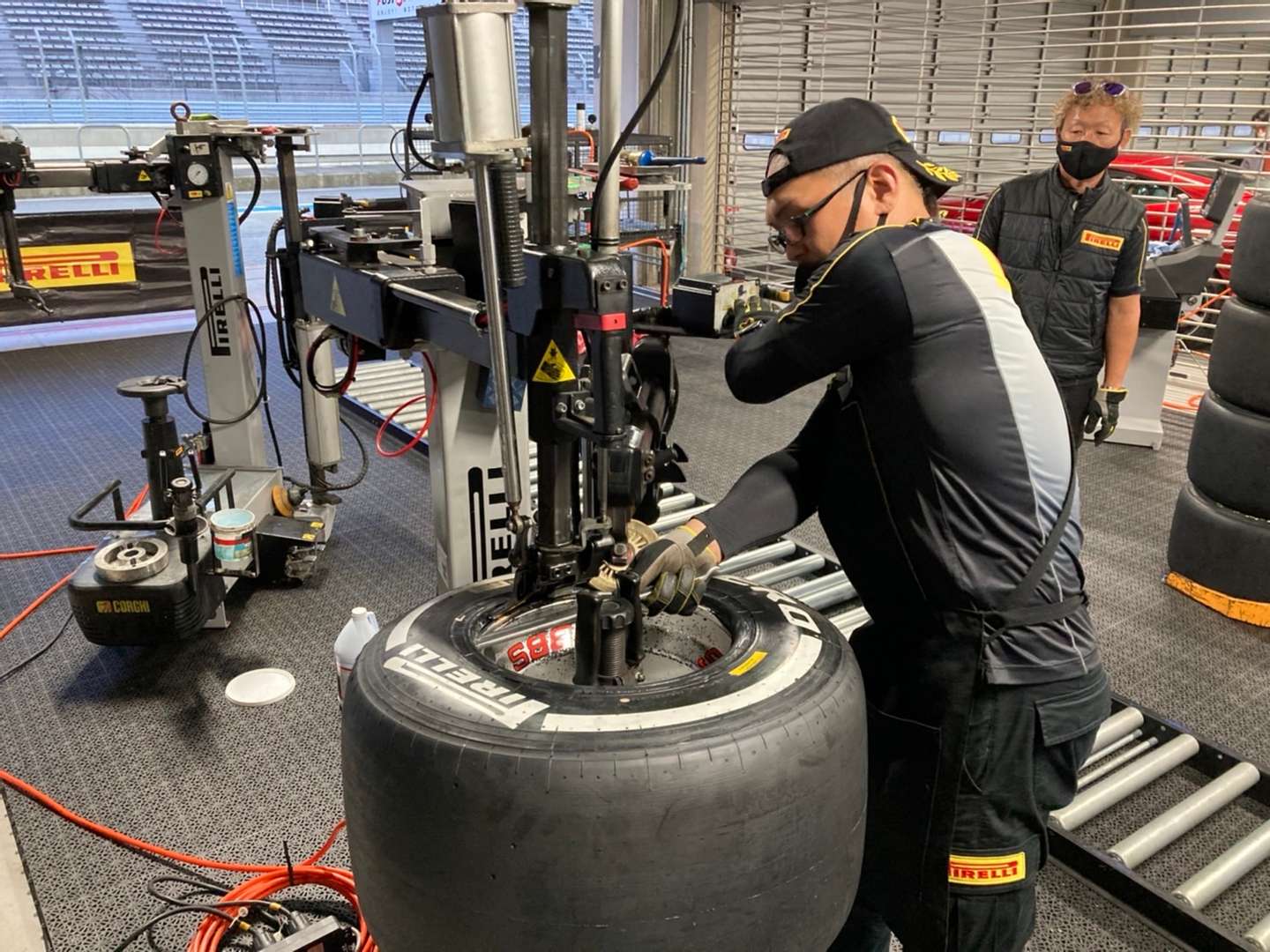 ピレリタイヤ様の機材運搬・タイヤサービス】 | レース関係 | 静岡県